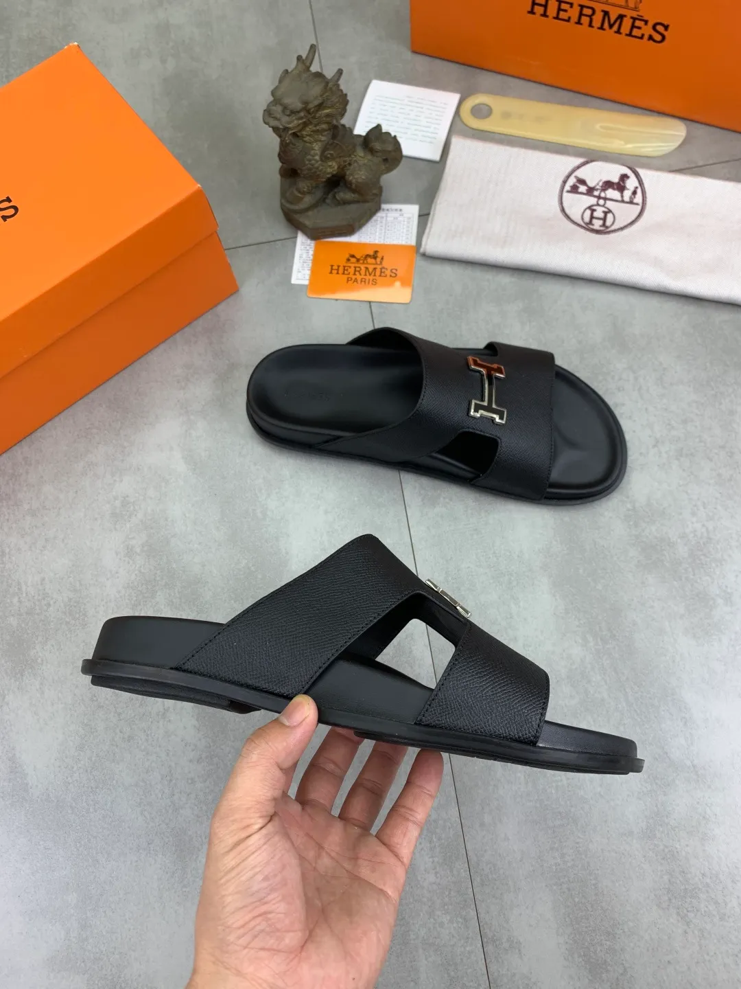 Men's shoes 💰P440 New [HERMES] high-end quality new Hermès slippers, made of imported calfskin, wear-resistant and non-slip rubber outsole. Fashionable and elegant code number: 39-44 (38 45 46 customized)